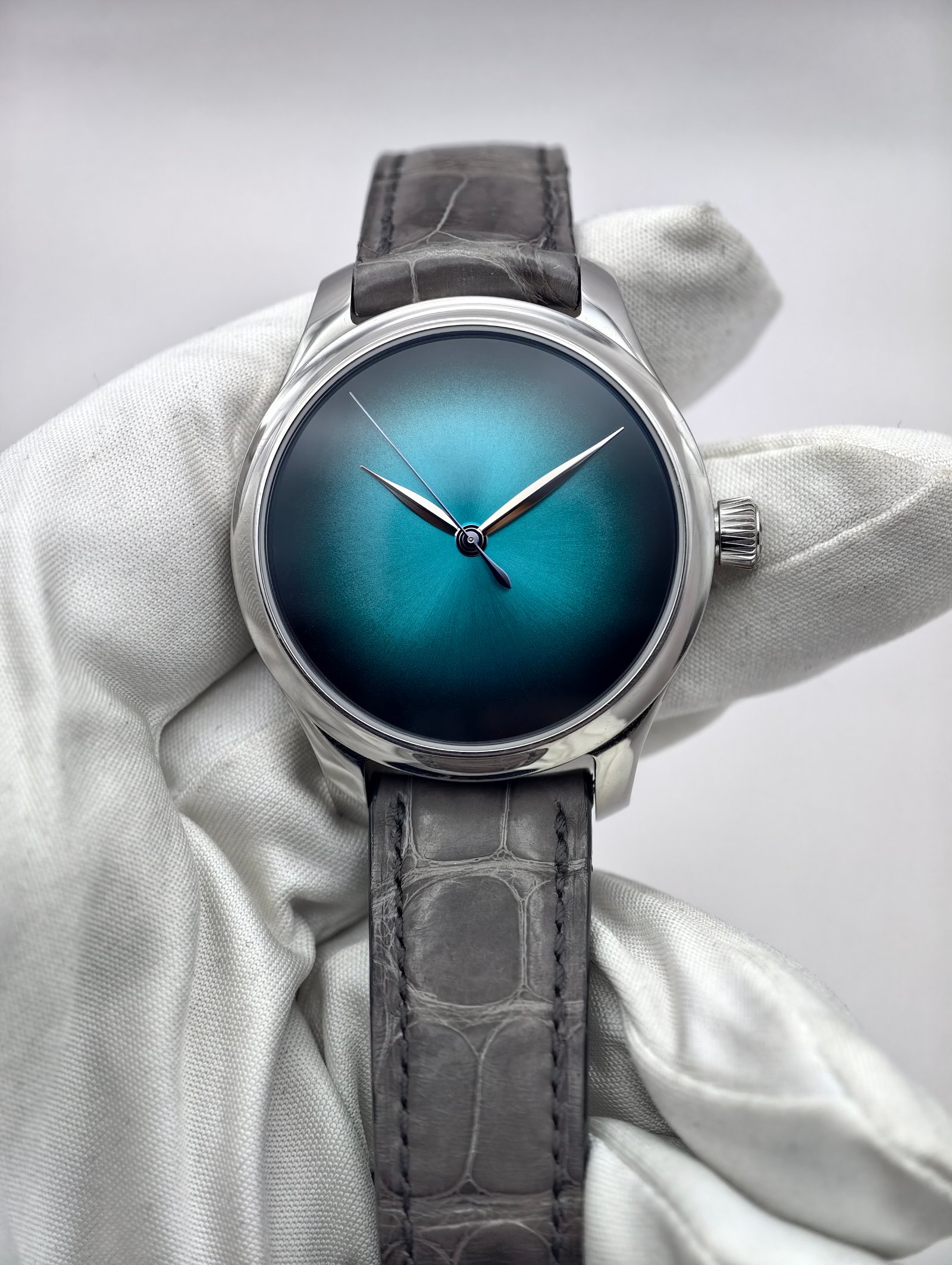 H. Moser & Cie Endeavour Blue Lagoon 